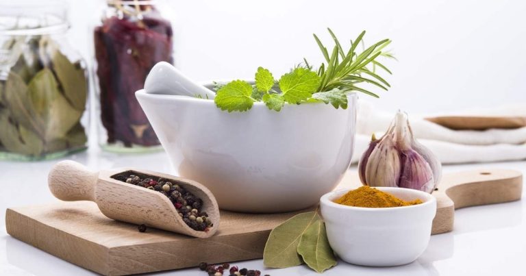 What are the main differences between maca and ginseng?